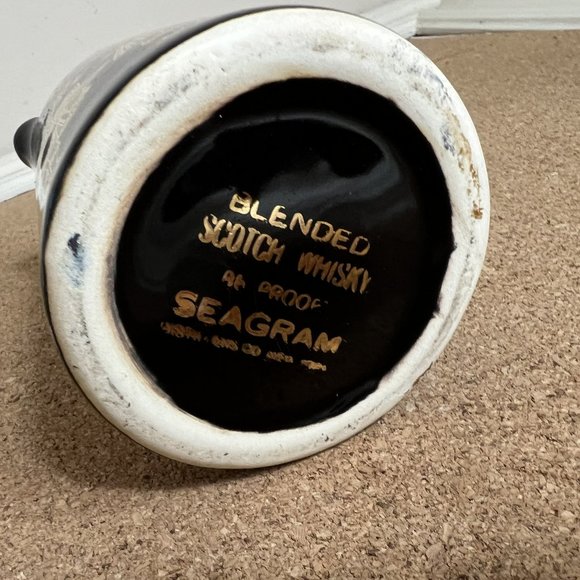 Seagram's Ceramic Advertisement Pitcher 100 Pipers From Scotland - Picture 6 of 6